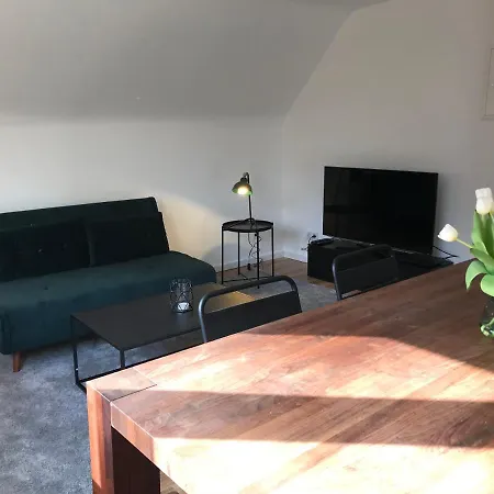 Frankfurt, Renoviert, 65qm Dg Apartment