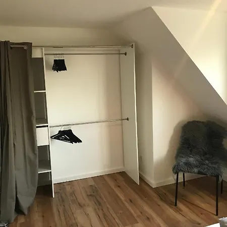 Frankfurt, Renoviert, 65qm Dg Apartment Bergisch Gladbach